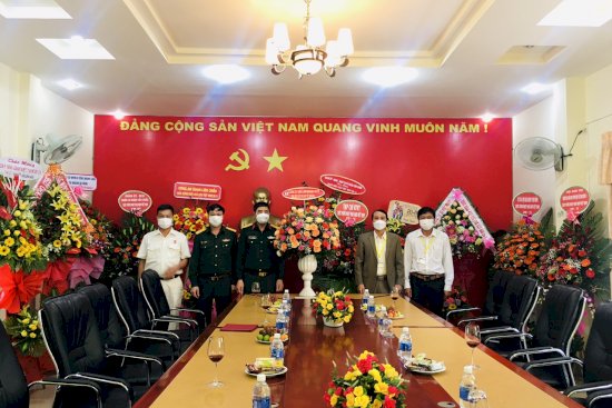 Hình ảnh các đơn vị đến thăm và chúc mừng Nhà trường nhân dịp ngày Nhà giáo Việt Nam 20-11