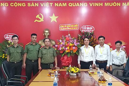 Hình ảnh các đơn vị đến thăm và chúc mừng Nhà trường nhân dịp ngày Nhà giáo Việt Nam 20-11-2020.