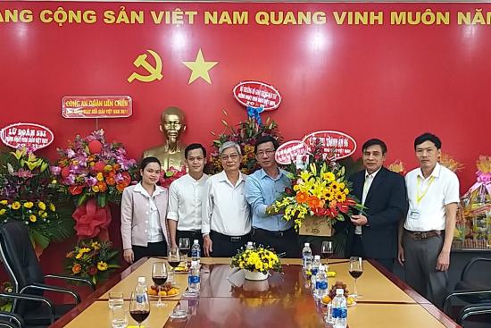 Hình ảnh các đơn vị đến thăm và chúc mừng Nhà trường nhân dịp ngày Nhà giáo Việt Nam 20-11-2020.