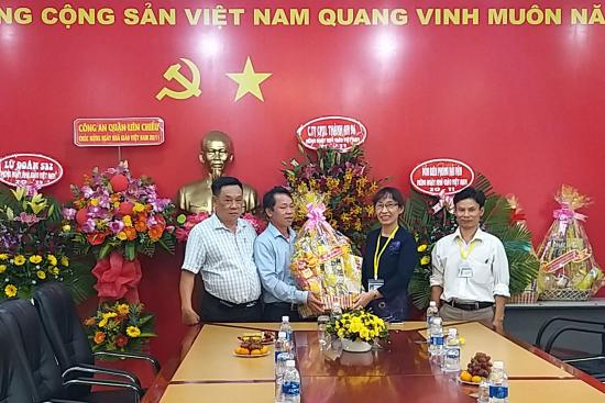 Hình ảnh các đơn vị đến thăm và chúc mừng Nhà trường nhân dịp ngày Nhà giáo Việt Nam 20-11-2020.