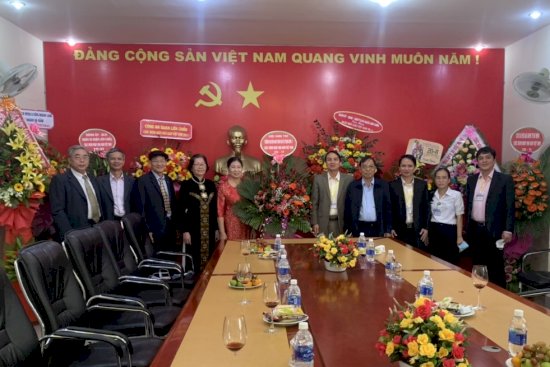 Hình ảnh các đơn vị đến thăm và chúc mừng Nhà trường nhân dịp ngày Nhà giáo Việt Nam 20-11