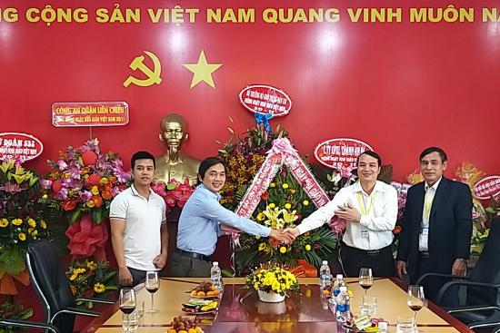 Hình ảnh các đơn vị đến thăm và chúc mừng Nhà trường nhân dịp ngày Nhà giáo Việt Nam 20-11-2020.