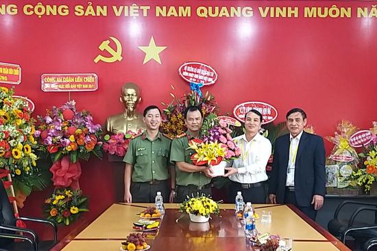 Hình ảnh các đơn vị đến thăm và chúc mừng Nhà trường nhân dịp ngày Nhà giáo Việt Nam 20-11-2020.