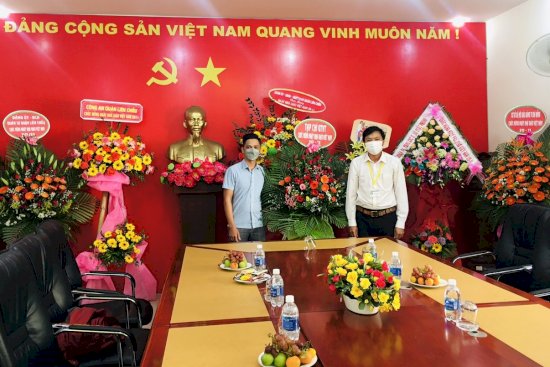 Hình ảnh các đơn vị đến thăm và chúc mừng Nhà trường nhân dịp ngày Nhà giáo Việt Nam 20-11