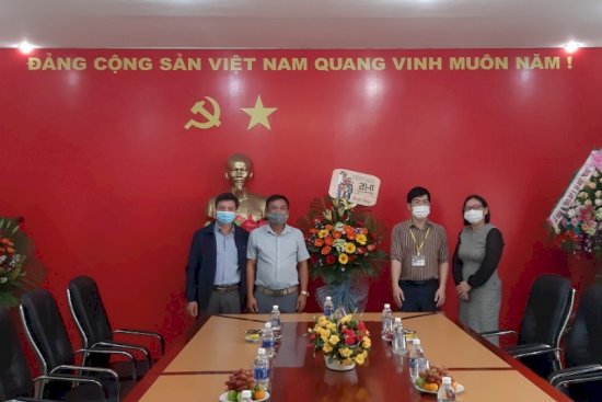 Hình ảnh các đơn vị đến thăm và chúc mừng Nhà trường nhân dịp ngày Nhà giáo Việt Nam 20-11