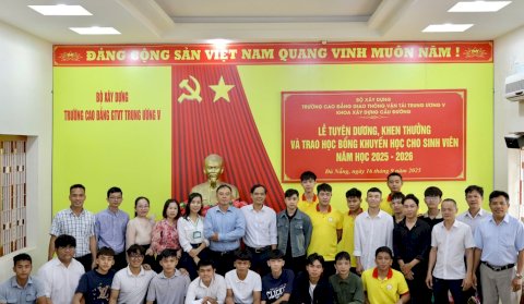 KHOA XÂY DỰNG CẦU ĐƯỜNG TỔ CHỨC LỄ TUYÊN DƯƠNG, KHEN THƯỞNG VÀ TRAO HỌC BỔNG KHUYẾN HỌC CHO SINH VIÊN NĂM HỌC 2025 - 2026
