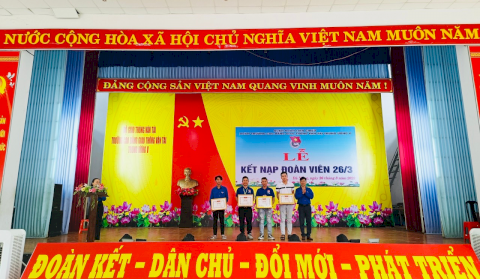 LỄ KẾT NẠP ĐOÀN VIÊN MỚI 26/3