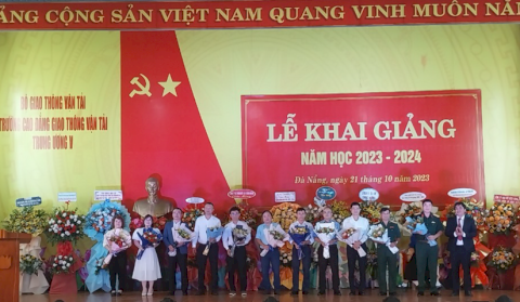 LỄ KHAI GIẢNG NĂM HỌC 2023-2024 VÀ TRAO HỌC BỔNG  KHUYẾN HỌC CHO TÂN HSSV KHÓA 2023