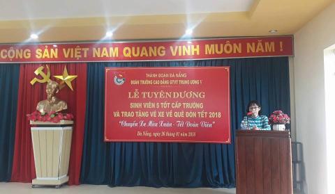 LỄ TUYÊN DƯƠNG SINH VIÊN 5 TỐT CẤP TRƯỜNG NĂM HỌC 2016 - 2017 VÀ TRAO VÉ XE CHO HSSV CÓ HOÀN CẢNH KHÓ KHĂN VỀ QUÊ ĐÓN TẾT MẬU TUẤT 2018 