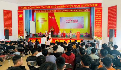 Ngày hội tuyển dụng "Mở cửa tương lai" cho Học sinh sinh viên Trường Cao đẳng Giao thông vận tải Trung ương V 