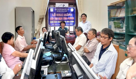 Trường Cao đẳng Giao thông vận tải Trung ương V tổ chức đào tạo Tin học văn phòng miễn phí cho cán bộ Hội khuyết tật huyện Hòa Vang, thành phố Đà Nẵng